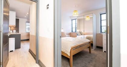 Stylish 1 Bed Apartment in Central Salisbury