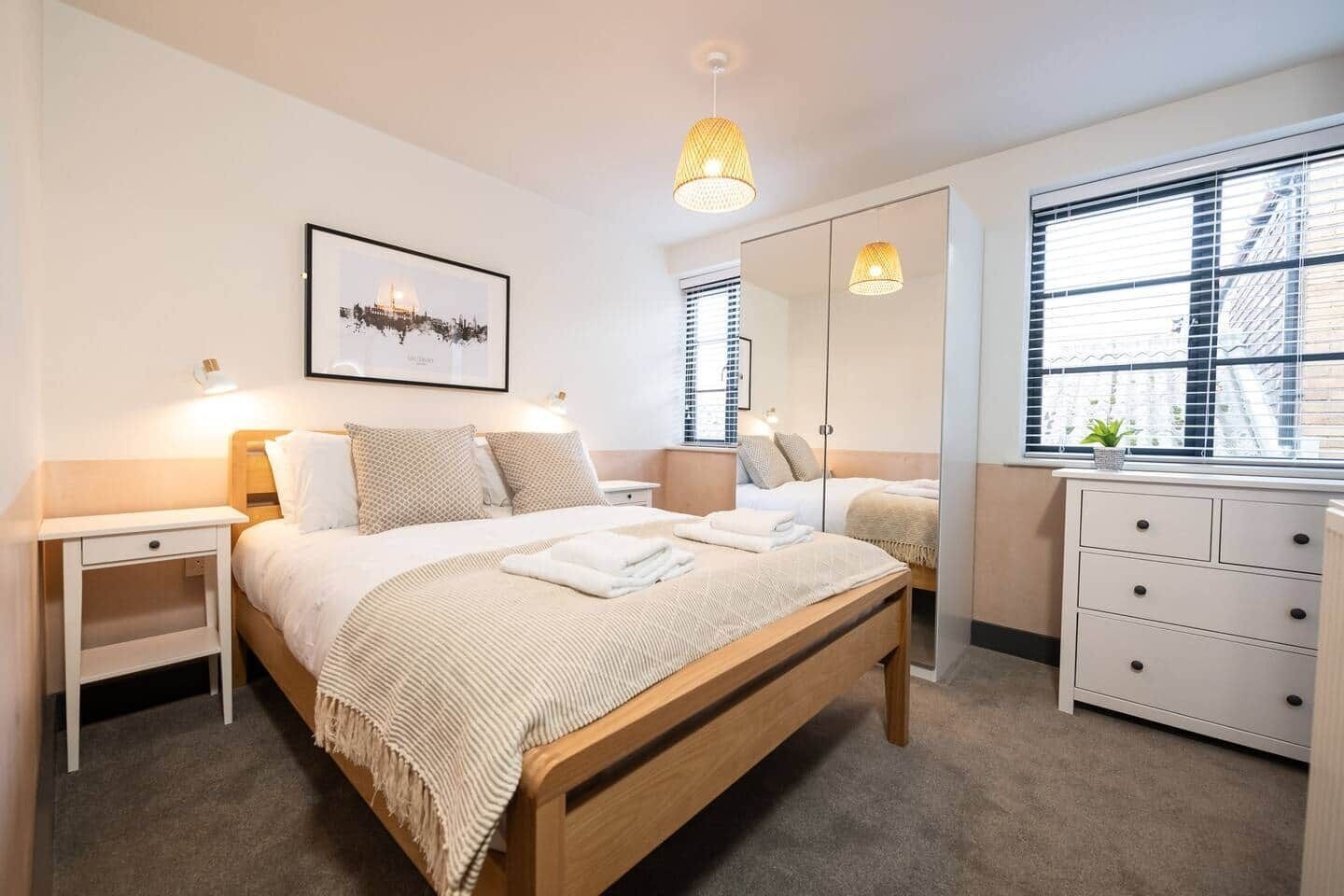 Iron/ironing board, WiFi, bed sheets