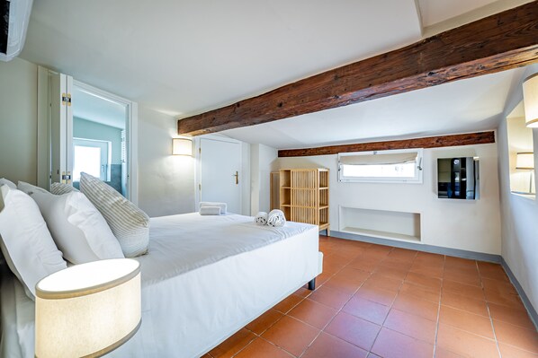 Luxury Studio Suite, City View