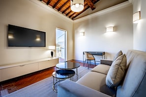 Living area - YiD Four suites Ognissanti (Florence)