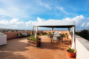 Outdoor dining - Panoramic SeaView Apartment (Sant'Agnello)