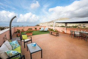 Outdoor dining - Panoramic SeaView Apartment (Sant'Agnello)