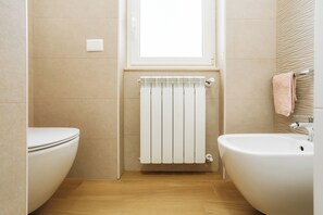 Hair dryer, bidet, towels, soap - Panoramic SeaView Apartment (Sant'Agnello)