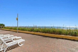 Beach nearby - Oceanview Condo-Balcony + Beach Access (Myrtle Beach)