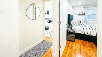 Iron/ironing board, Internet, bed sheets