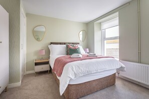 Luxury House | Premium bedding, Select Comfort beds, blackout drapes, travel crib - The Green House (Warrenpoint)