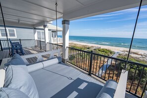 Property grounds - Hot Days, Cool Savings 20% OFF! RENOVATED & GORGEOUS BEACHFRONT (Eastpoint)