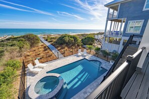 Pool - Hot Days, Cool Savings 20% OFF! RENOVATED & GORGEOUS BEACHFRONT (Eastpoint)