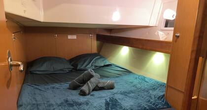 Boat, 2 Cabins 2 En-suite, 2 Double Beds, Les Saintes