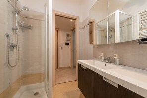 Shower, bidet, towels, shampoo - Guest planet -maison città studi (Milan)