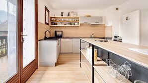 Private kitchen - For large gatherings: 2 apartments under a welcoming roof (Taninges)