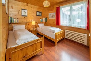 3 chambres, fer et planche à repasser, lit parapluie, Wi-Fi gratuit