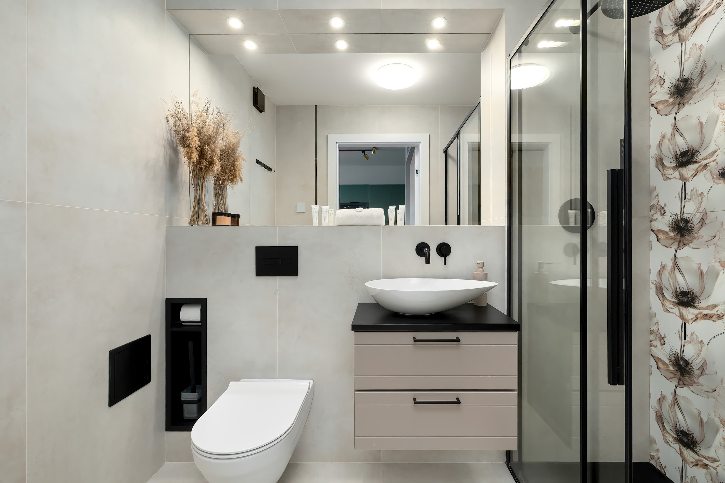 Shower, hair dryer, towels, shampoo