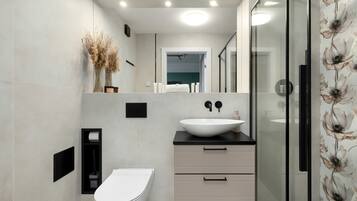 Shower, hair dryer, towels, shampoo