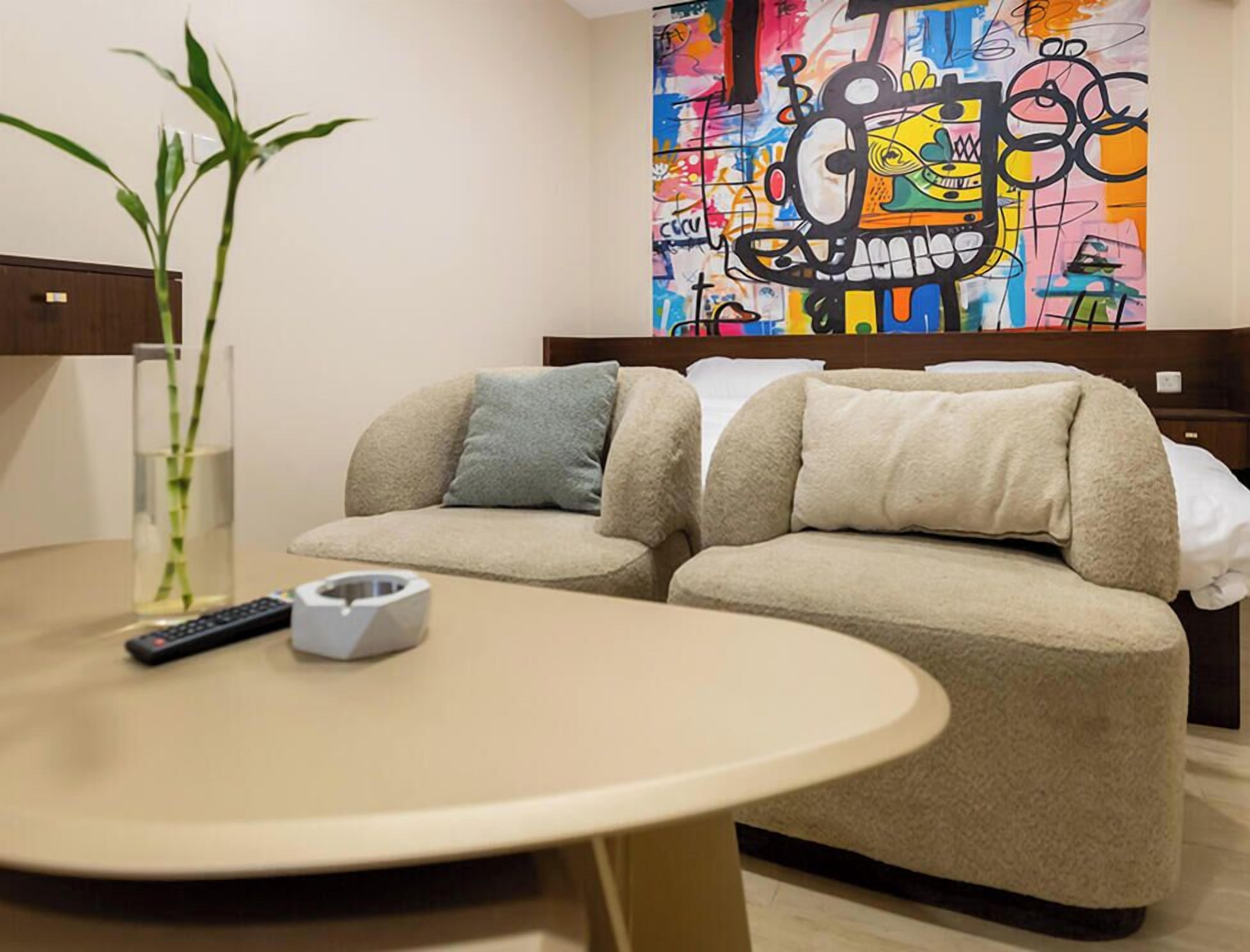 Setrika/meja setrika dan Wi-Fi gratis