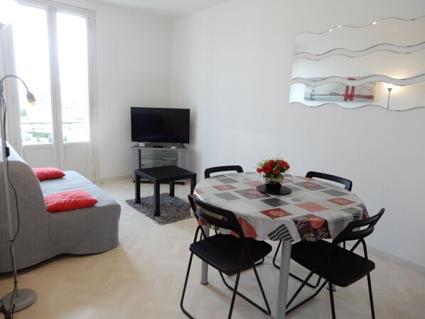 Dining - LA VUE MERS Apartment 1 to 2 pers panoramic view 100 m beach bikes provided (Mers-les-Bains)