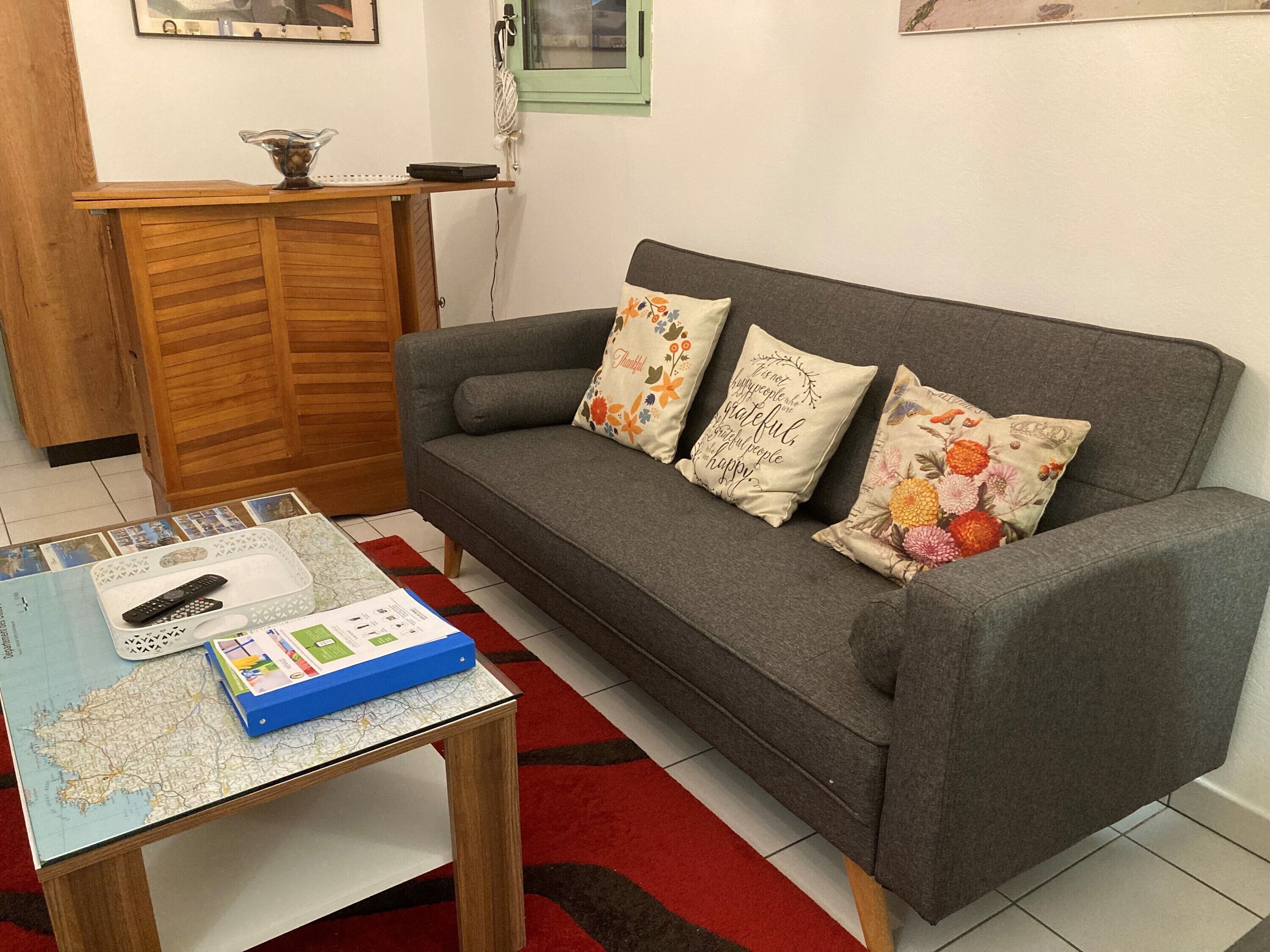 Télévision, lecteur de DVD, chaîne hi-fi