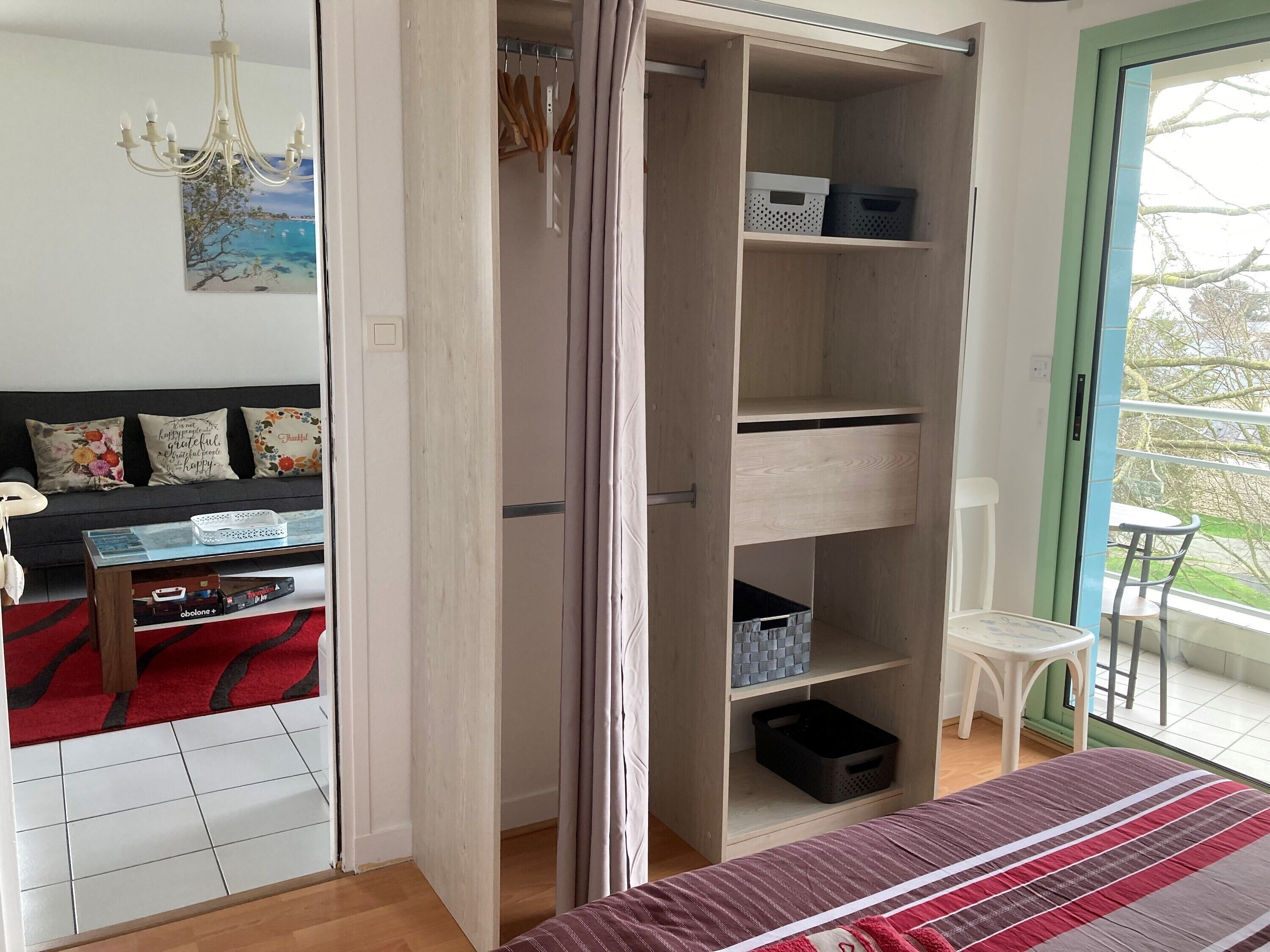 Iron/ironing board, WiFi, bed sheets