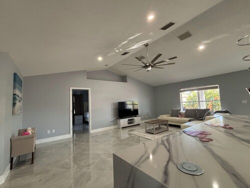 Newly renovated, located within walking distance of popular establishments