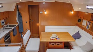 Sailboat | 거실 공간