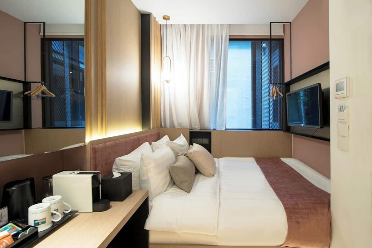 Superior Room, 1 Queen Bed | Minibar (free items), in-room safe, blackout drapes, WiFi (free)