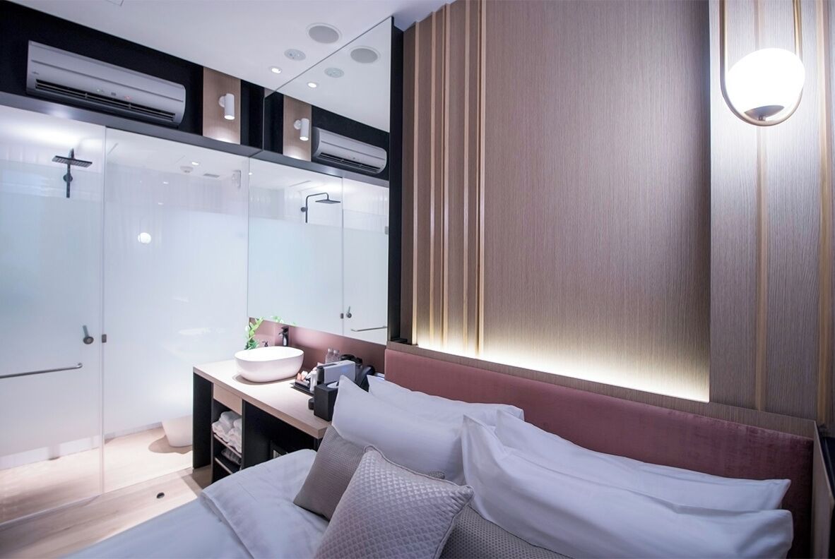 Rom – superior, 1 queensize-seng | Bad | Dusj, hårføner, tøfler og håndklær