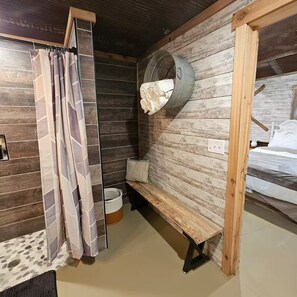 1 bedroom, free WiFi, bed sheets, wheelchair access - Relaxing fun bunk house 1 (Weyerhaeuser)