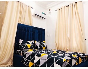 Iron/ironing board, WiFi, bed sheets - Live By The Water 2-BR-APT  With 24Hrs Power & Starlink WiFi (Lagos)