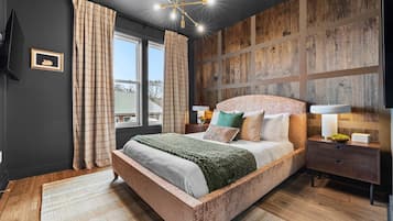 3 makuuhuonetta, työpöytä, silitysrauta/-lauta, vauvan matkasänky