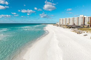 Beach nearby - Remodeled Close to the Beach Islander 603 (Destin)