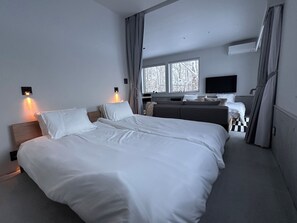 2 室のベッドルーム、デスク、アイロン / アイロン台、WiFi