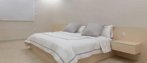 Iron/ironing board, free WiFi