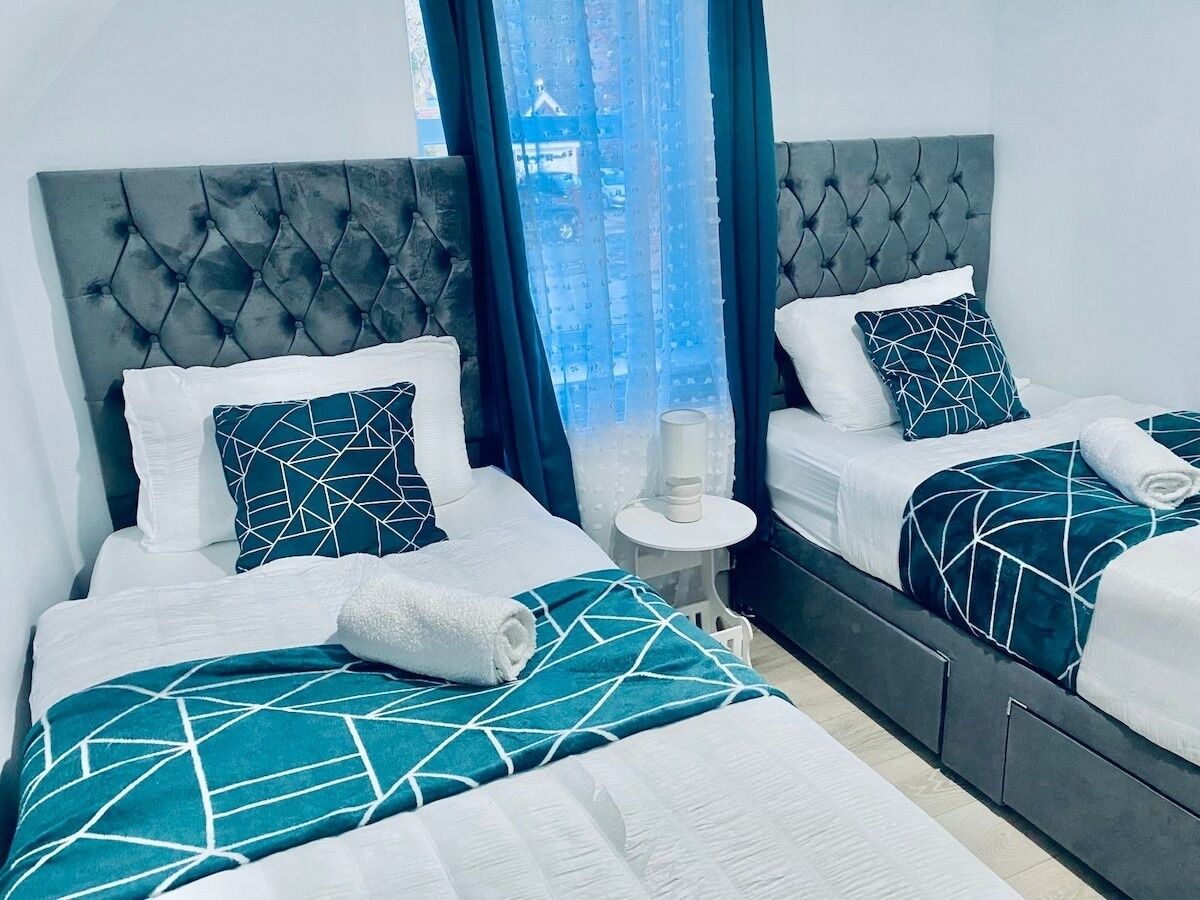 4 bedrooms, iron/ironing board, free WiFi, bed sheets