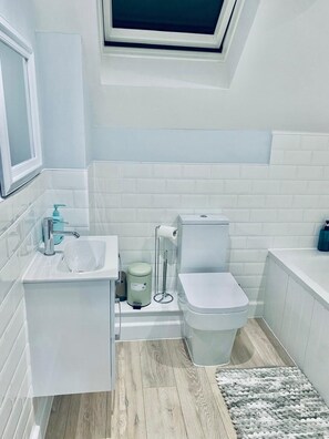 Secador de pelo y toallas