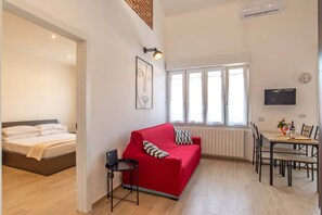 2 bedrooms, iron/ironing board, travel cot, WiFi - Cozy and bright apartment, located a few meters from the tramway! (Firenze)