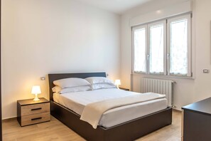 2 slaapkamers, een strijkplank/strijkijzer, reisbedje, wifi