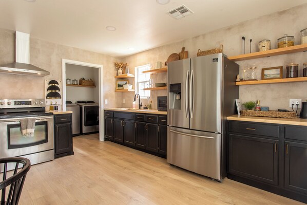 Private kitchen - The Ada House - Designer Gem in Central Ada (Ada)