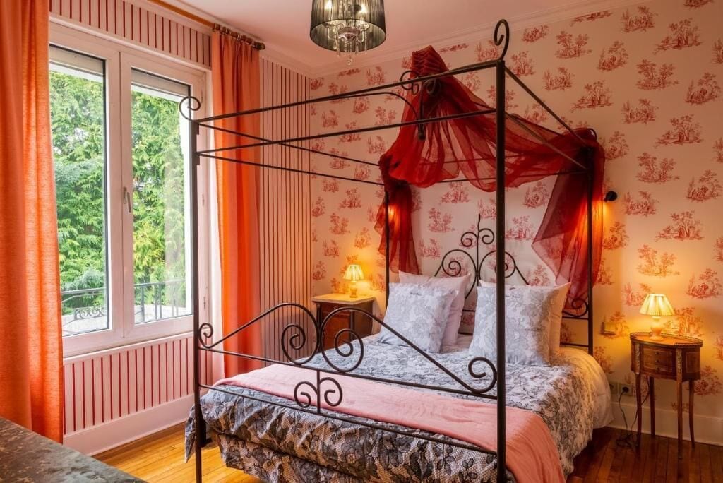 Verduisterende gordijnen, een strijkplank/strijkijzer, gratis wifi