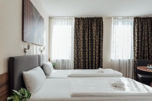 Standard Triple Room | Desk, free WiFi