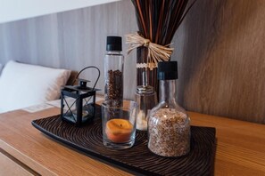 Quadruple Room, Smoking | Food and drink - Hotel Hanseat Hamburg (Hamburg)