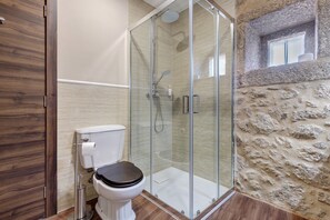 Douche, serviettes fournies