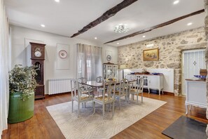 Dining - Holiday Home 'Casa Do Forno' with Mountain View, Wi-Fi & Air Conditioning (Ponte da Barca)