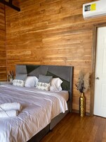 Cortinas blackout, tabla de planchar con plancha y wifi gratis 