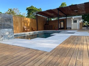Bar junto a la piscina