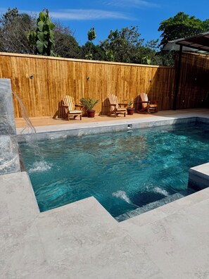 حمّام سباحة خارجي