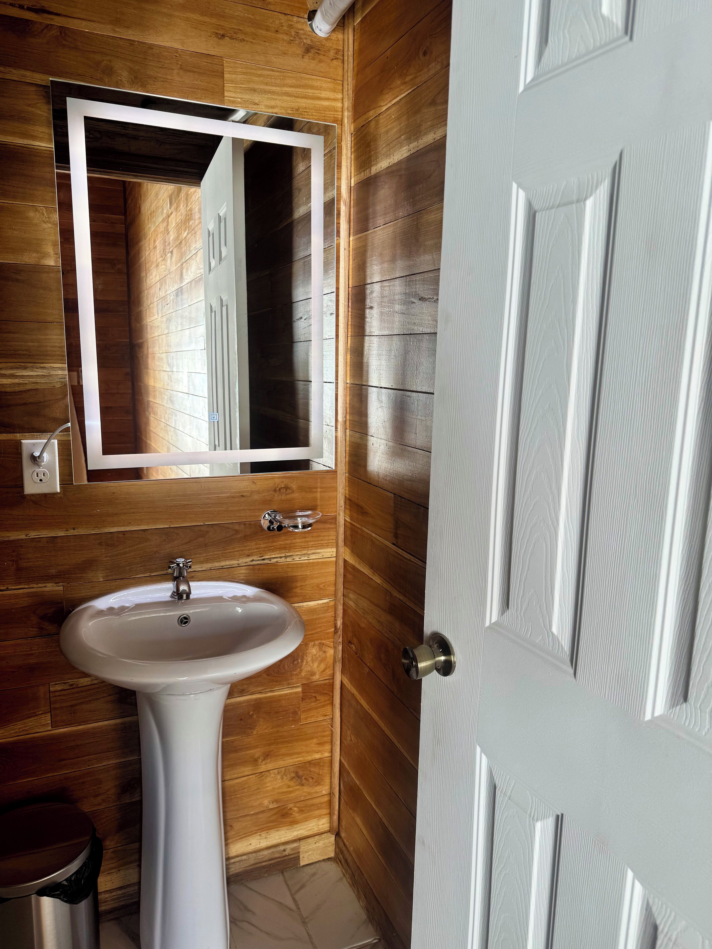 高級客房 | 浴室 | 淋浴設備、毛巾、肥皂、洗髮精