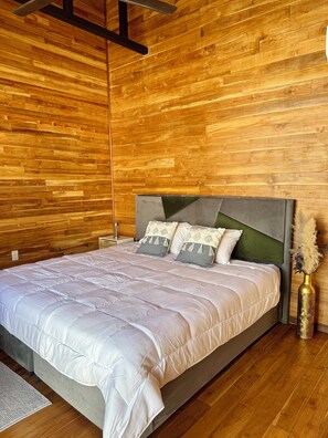 Habitació superior | Cortines opaques, planxa i posts de planxar i wifi gratuïta 