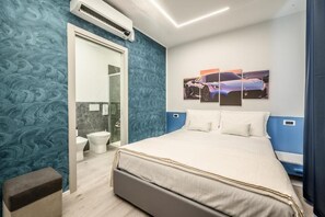 خزنة داخل الغرفة وتجهيزات عازلة للصوت وواي فاي مجانًا