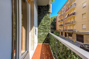 Family Triple Room, Balcony, Courtyard View | Property grounds - Affittacamere I Tesori di Modena (Modena)