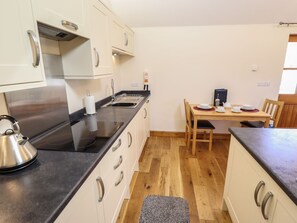 Dishwasher, cookware/dishes/utensils - The Stables (Louth)